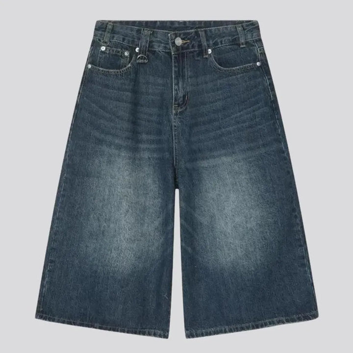 Stylish mid-rise men's jean shorts