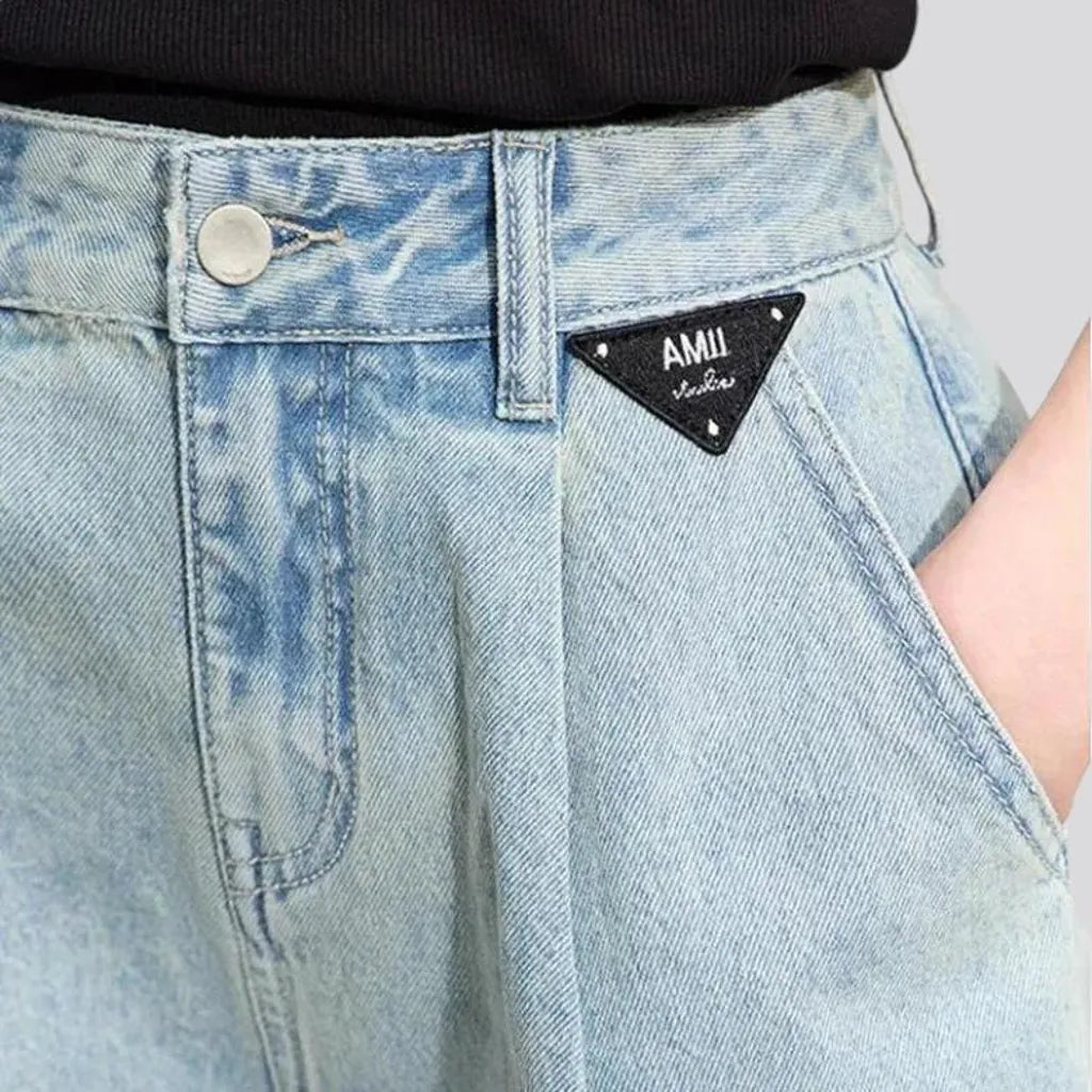 Pleated waistline light wash women's denim shorts