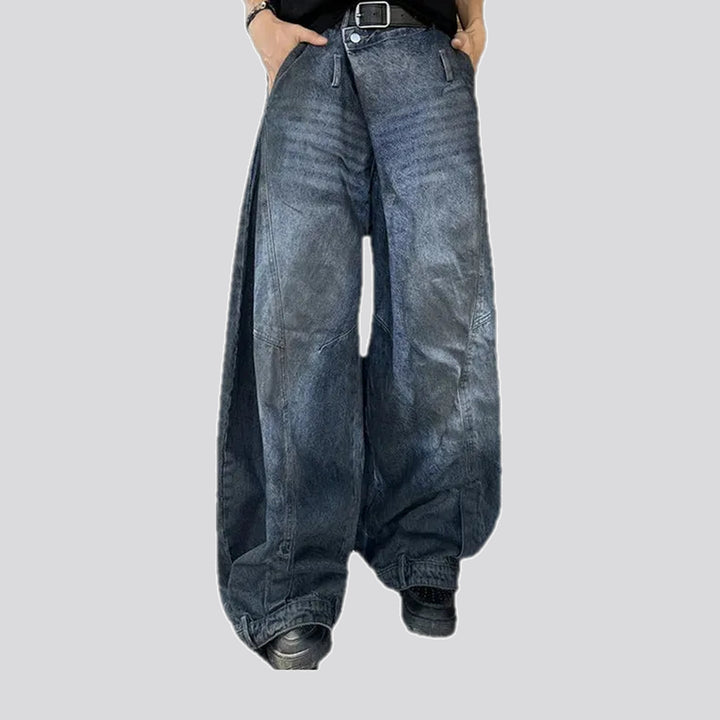 Multi-layered mid rise 90s men's jeans