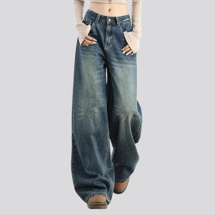 Loose fit pebble-washed jeans for women