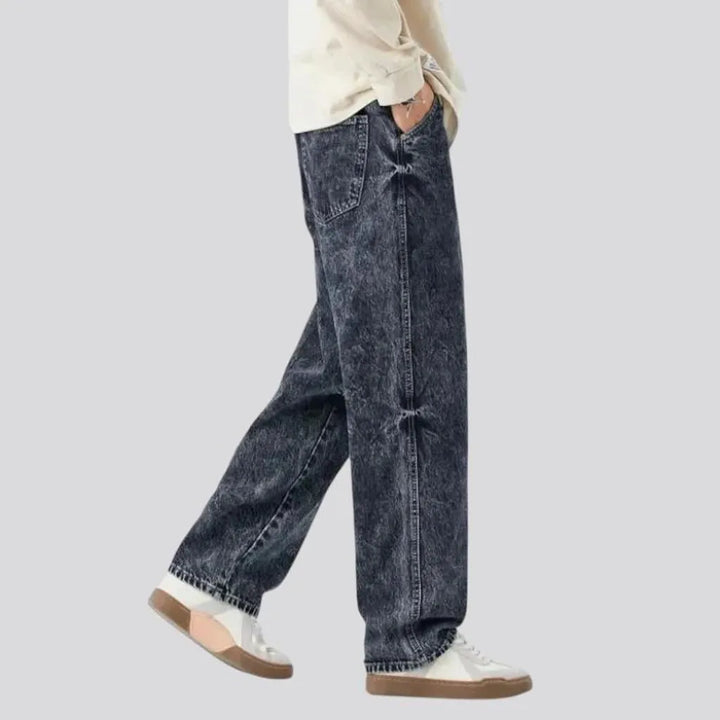 Fashionable mid-rise baggy men's jeans