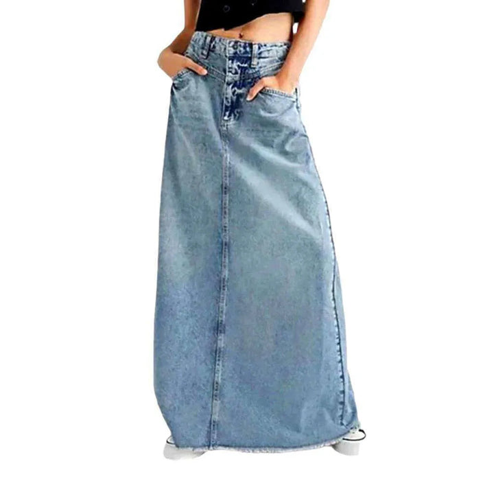 Light-wash women's denim skirt