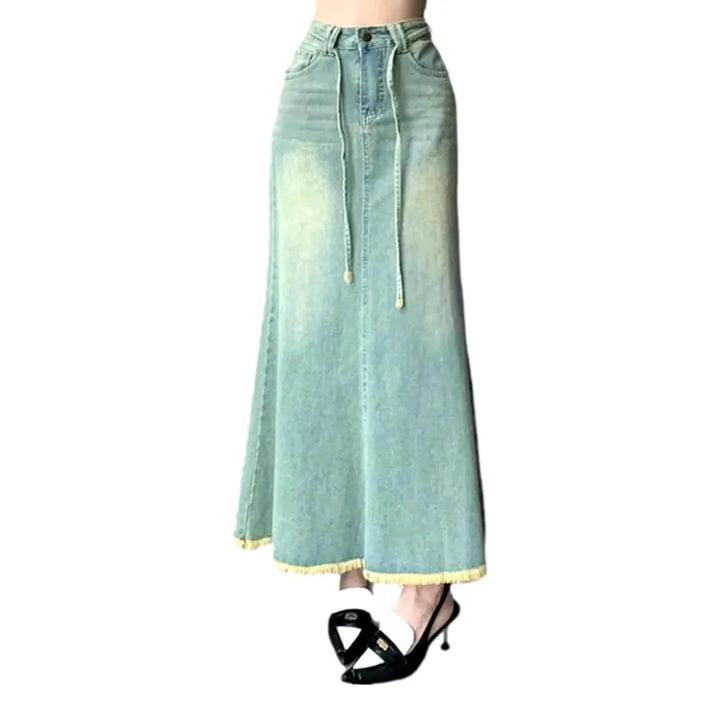 Light-wash women's jean skirt